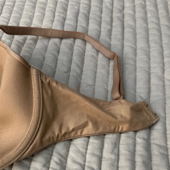 Victoria's Secret Nude Bra - Picture 2 of 4